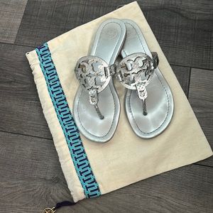 Tory Burch Millers in silver. Gently used - good condition. Look at all photos.